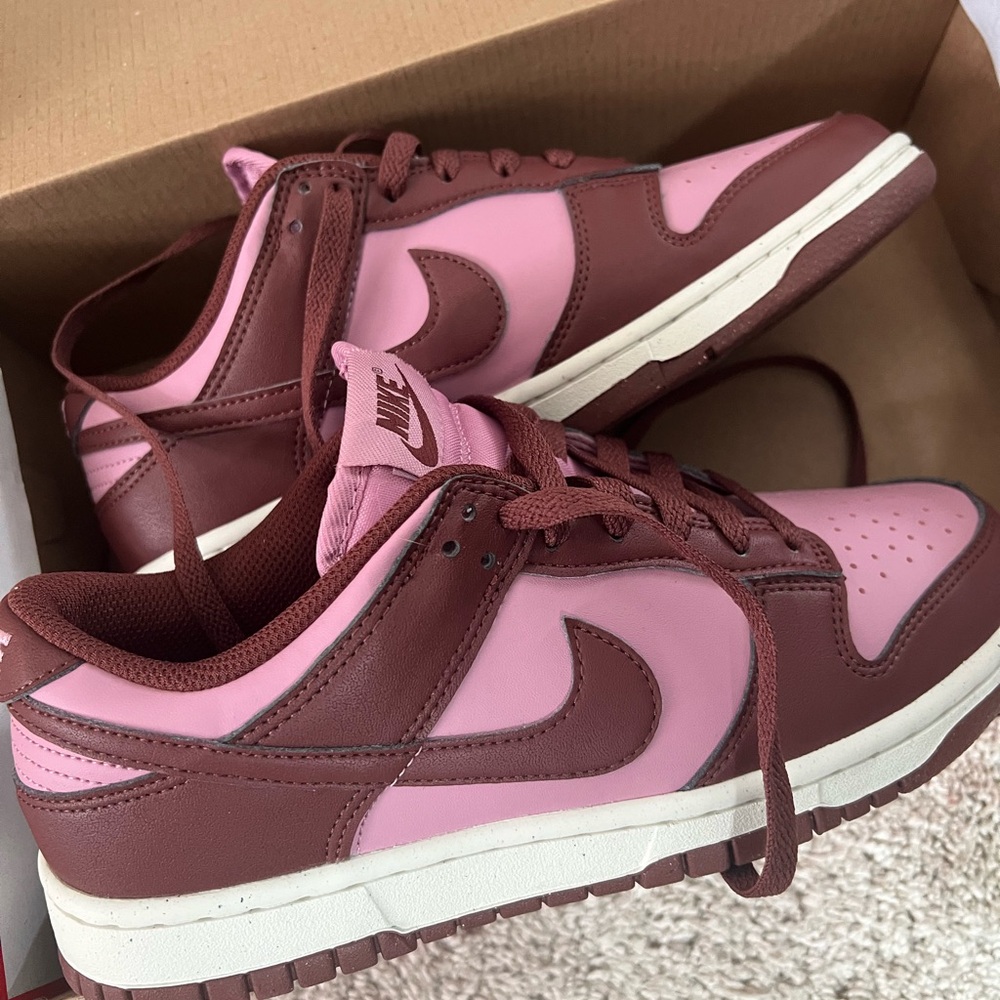 Nike Women's Sneakers in Pink and Brown
